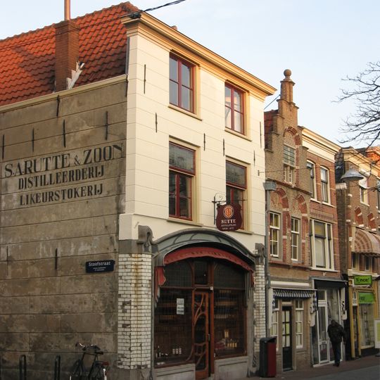 Ambachtelijke distilleerderij annex slijterij