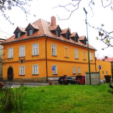 Husovo náměstí 98