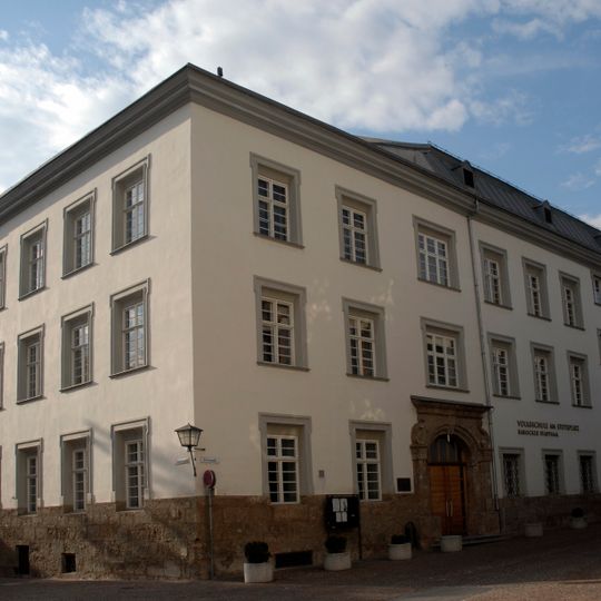 Hall in Tirol, Volksschule Stiftsplatz