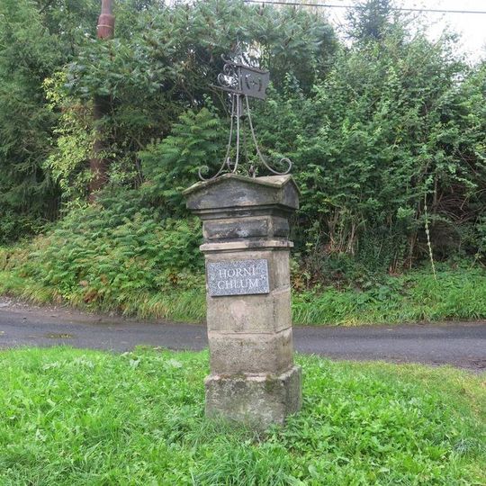 Rozcestník v Horním Chlumu