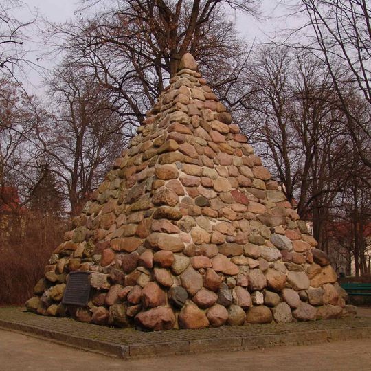 Pyramide Gustav-Schwabe-Platz