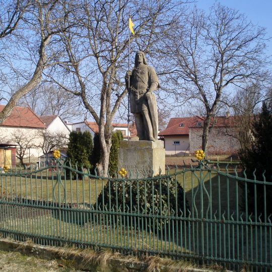 Socha svatého Václava v Březhradě na Grégrově náměstí