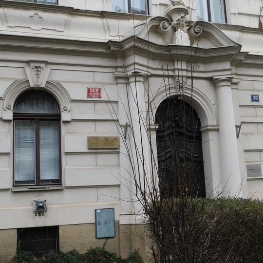 Pamětní deska Otty Janky na domě Londýnská 509/38 na Vinohradech