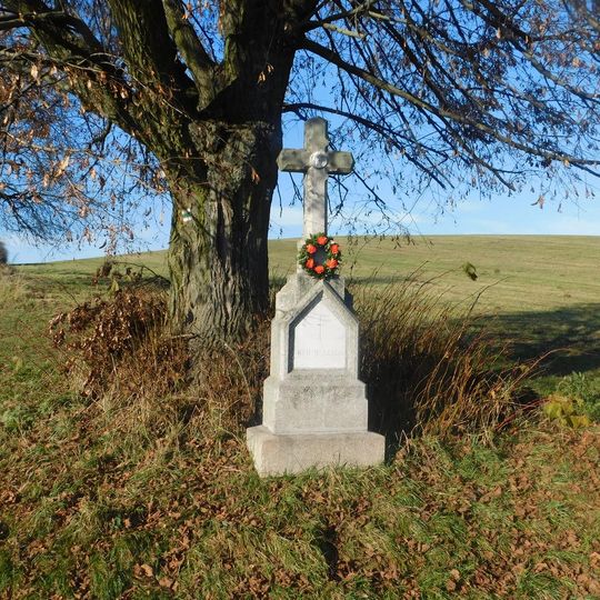 Kříž u cesty od nového hřbitova v Kamenici