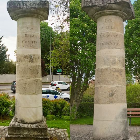 Road column in Auxerre