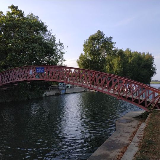 Medley Footbridge At Medley Weir