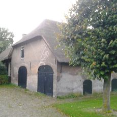 Boerderij van het Kempische langgeveltype, met drie schuren en een bakhuis