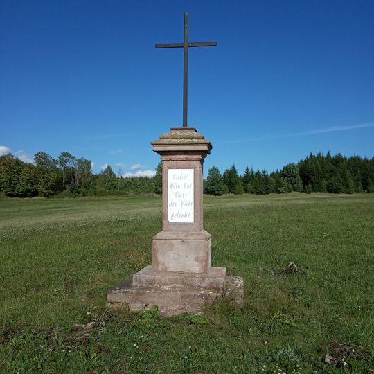 Cross east of Arnultovice