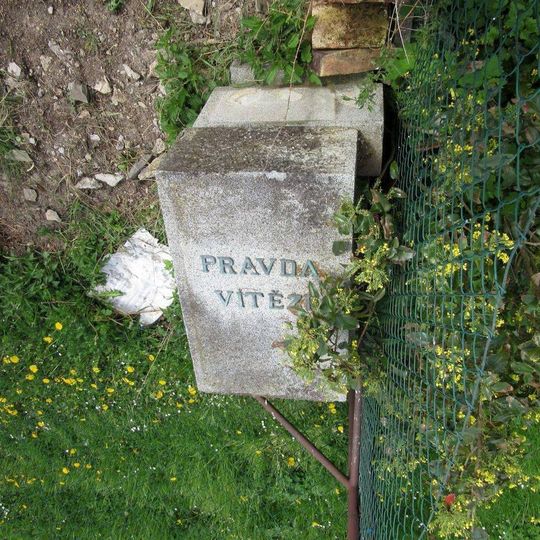 Památník v Čivicích