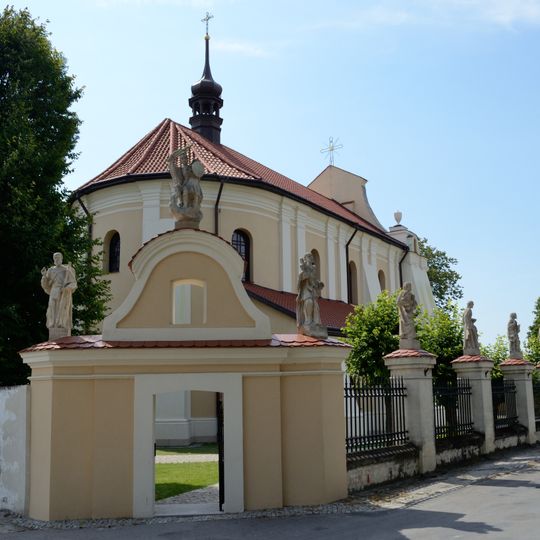 Zespół kościoła Matki Boskiej Szkaplerznej i św. Dominika w Łabuniach