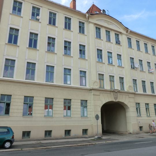 Mietshaus in geschlossener Bebauung, vier Nebengebäude und Werkstattgebäude im Hof Christoph-Lüders-Straße 44