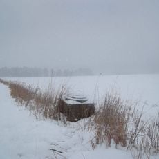 Kříž nad Nezvěsticemi v poli