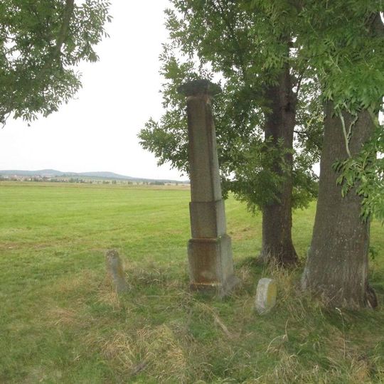 Kříž jižně od Dnešic