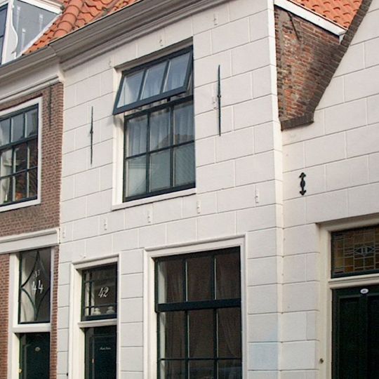 West 42, Hoorn