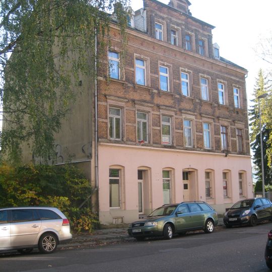 Mietshaus in offener Bebauung Bernhardstraße 92