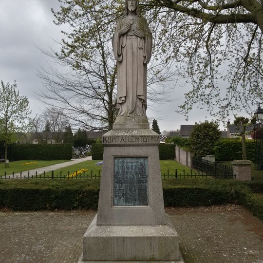 Statue of Sacred Heart of Jesus Christ
