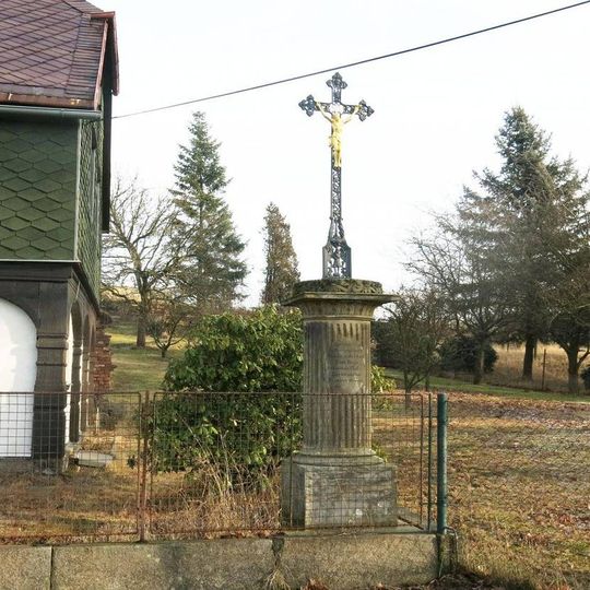 Kříž u domu 375 v části Leopoldka