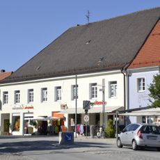 Wohn- und Geschäftshaus