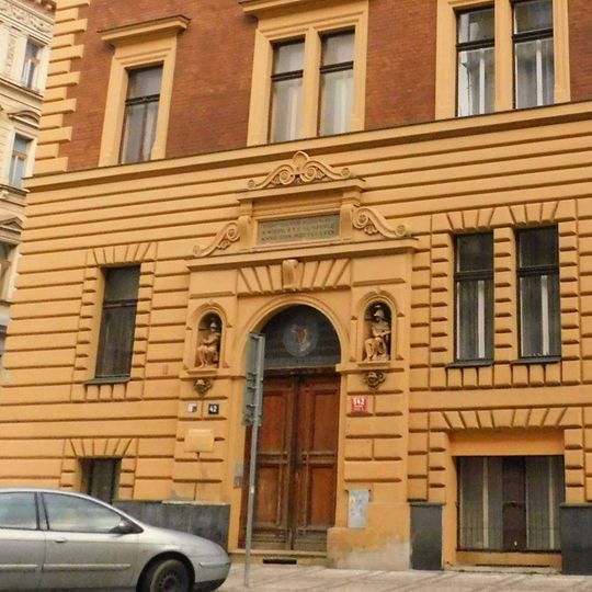 Pamětní deska Antonína Wiehla a Karla Gemperleho na domě čp. 542 ve Zborovské ulici na Smíchově