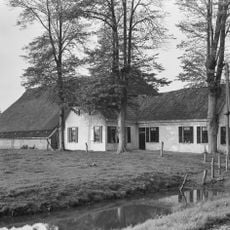 Boerderij met lang voorhuis onder zadeldak