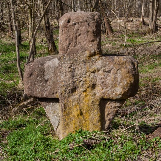 Steinkreuz an der B4