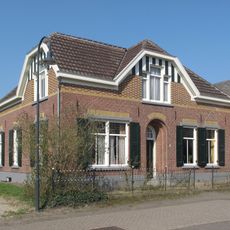 Boerderij met aangrenzende schuren