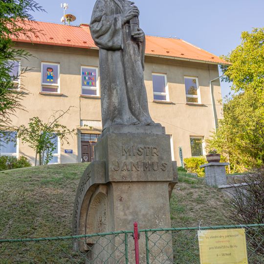 Pomník Jana Husa u školky v Libošovicích