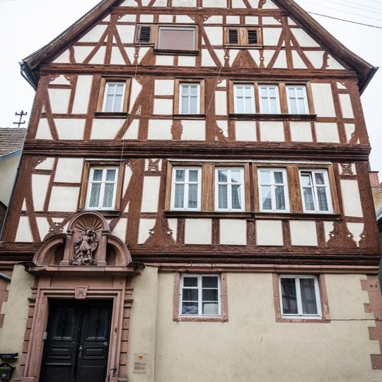 Stattliches Giebelhaus mit Zierfachwerk