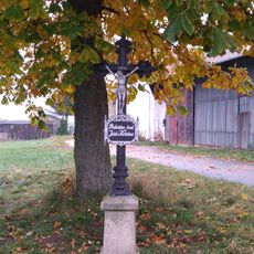 Kříž ve Křeči u zemědělského areálu