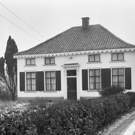 Gepleisterde boerderij op T-vormige plattegrond