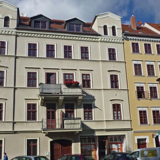 Wohnhaus in geschlossener Bebauung, mit historischer Ladenfront Elisabethstraße 19