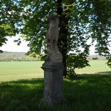 Socha svatého Michaela u silnice mezi Skřiplí a Osovem