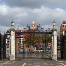 Lodges And Gates North East Of War Memorial
