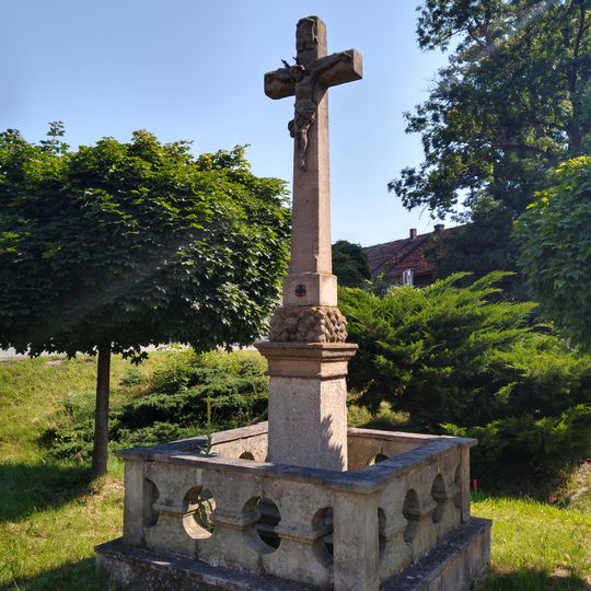 Cross near historic pub in Záměl