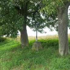 Kříž na rozcestí severně nad Něšovem