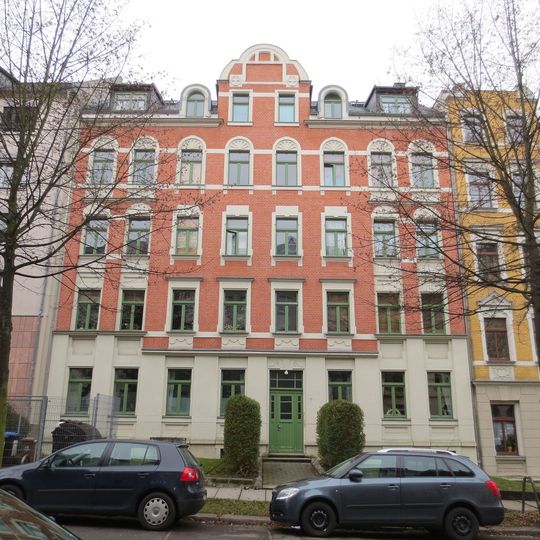 Mietshaus in geschlossener Bebauung mit Vorgarten Franz-Mehring-Straße 27