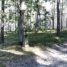 Kříž jihozápadně od Lomničky