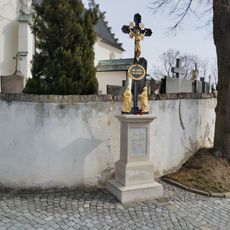 Kříž u kostela v Lelekovicích