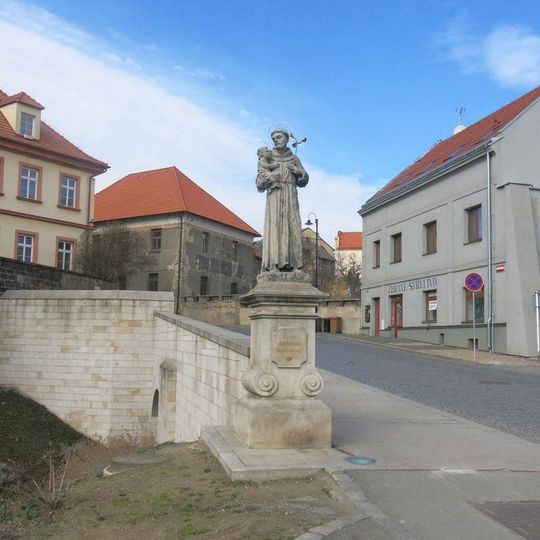Socha svatého Antonína Paduánského v ulici Vinařického ve Slaném
