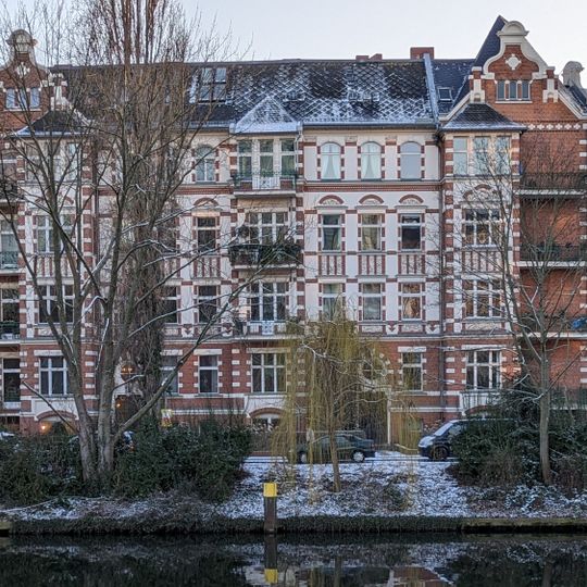 Mietshaus Holsteiner Ufer 14/16, Claudiusstraße 9