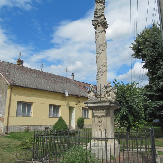 Sloup se sochou Panny Marie Immaculaty