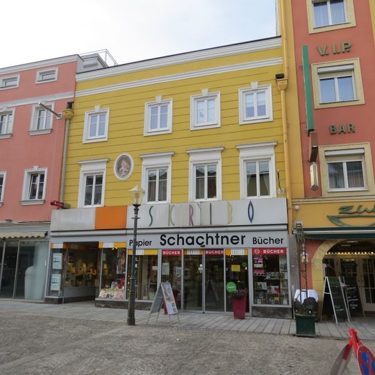 Wohn- und Geschäftshaus