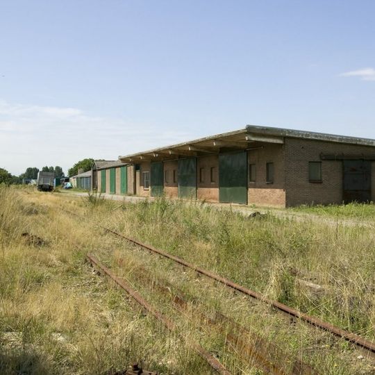 Kleine goederenloods naast station Oudelande
