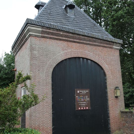 Slot Zuylen, hoektoren