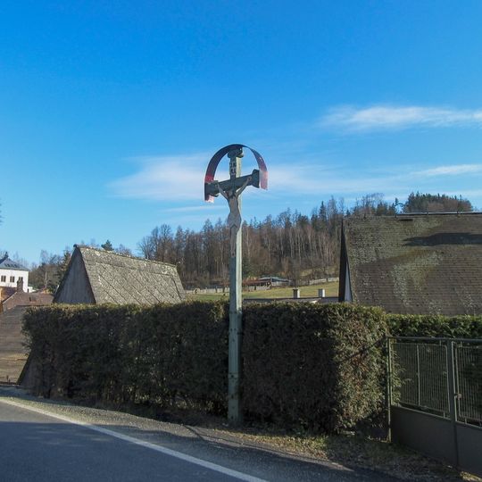Kříž v Hrabenově u hlavní silnice