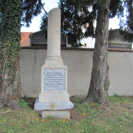 Gedenkstein für vier Husaren und drei Dragoner