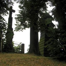 Dřevěná zvonice a krucifix