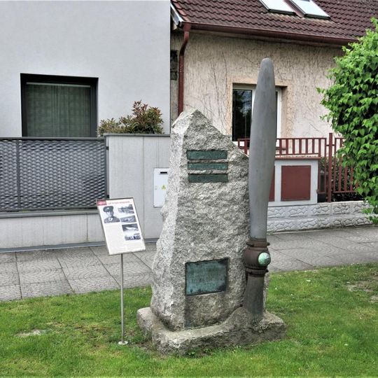 Pomník Václava Pohanky v Rooseveltově ulici v Čelákovicích