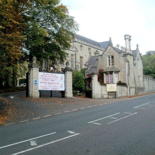 Lodge With Attached Walls, Gate-Piers And Gates To Kingswood School