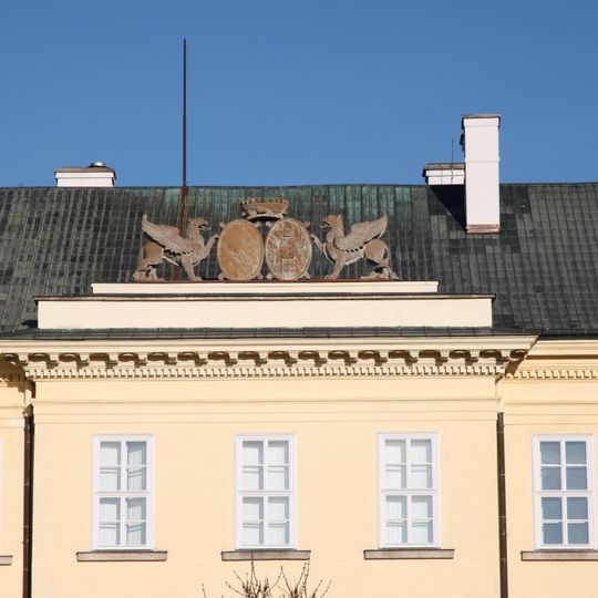 Sochy gryfů na štítu Nového zámku v Nových Hradech